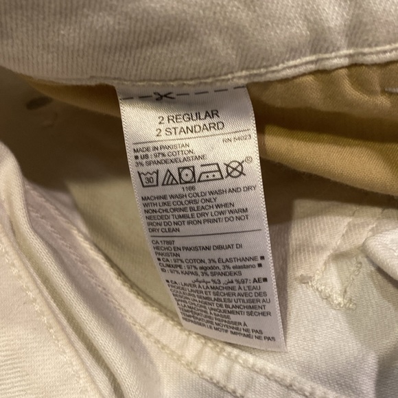 2 girls shorts. Gap size 2 universal thread size 24r - Picture 2 of 7